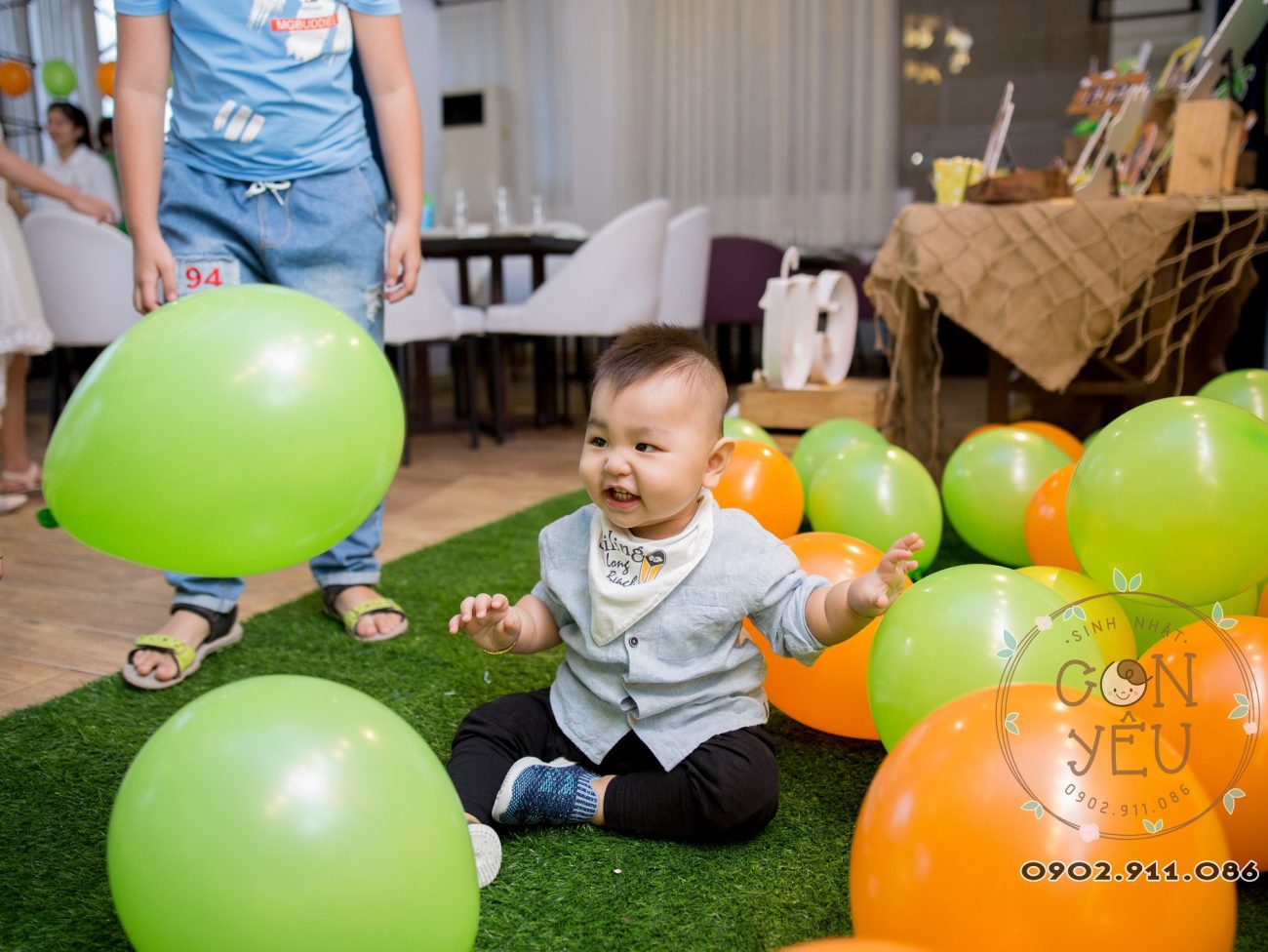 Trang trí thôi nôi chủ đề Khủng Long cho bé Hoàng Quân