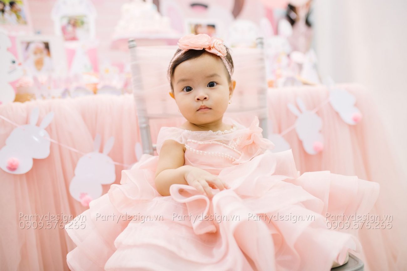 Trang trí sinh nhật tại nhà bé Gia Hân - chủ đề Thỏ