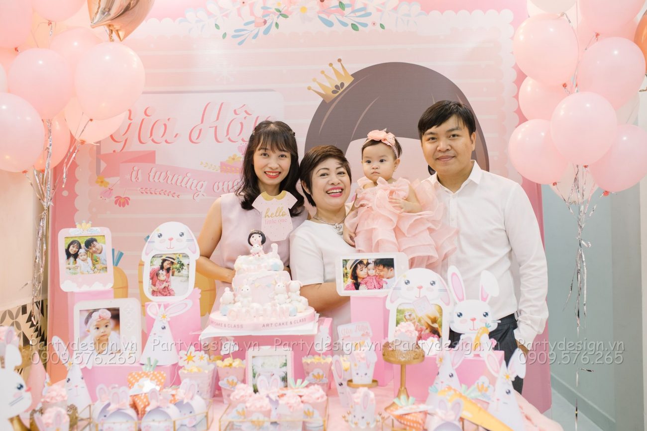 Trang trí sinh nhật tại nhà bé Gia Hân - chủ đề Thỏ