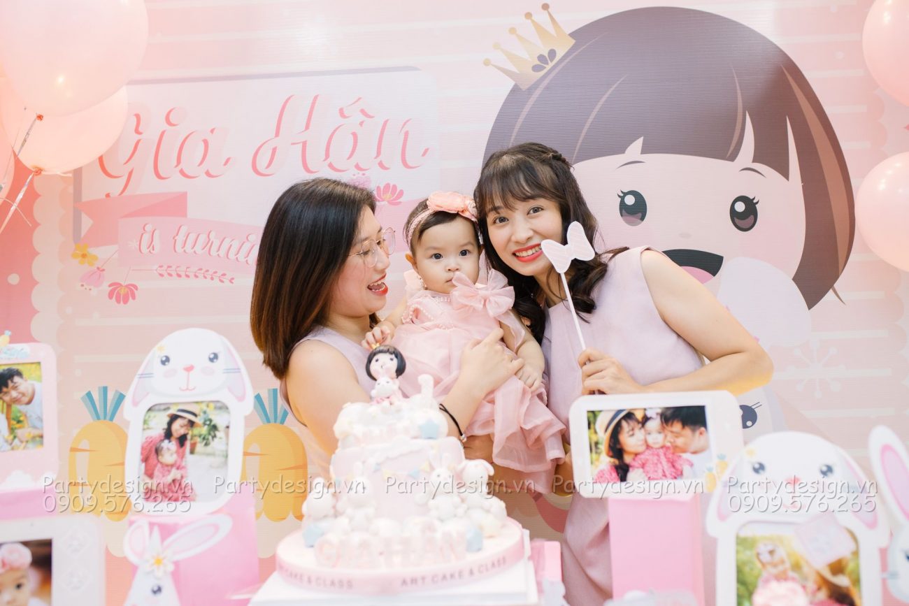Trang trí sinh nhật tại nhà bé Gia Hân - chủ đề Thỏ