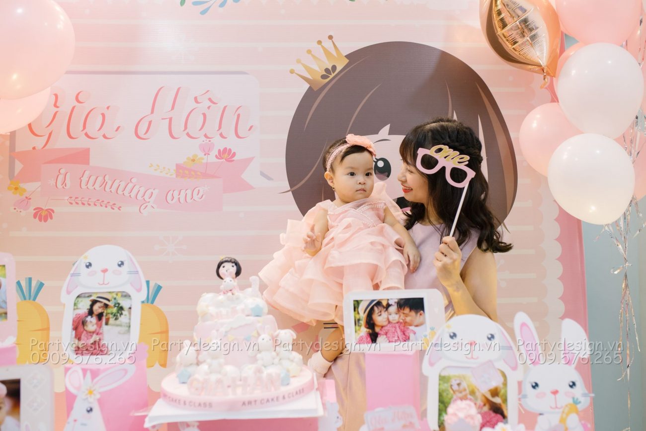 Trang trí sinh nhật tại nhà bé Gia Hân - chủ đề Thỏ