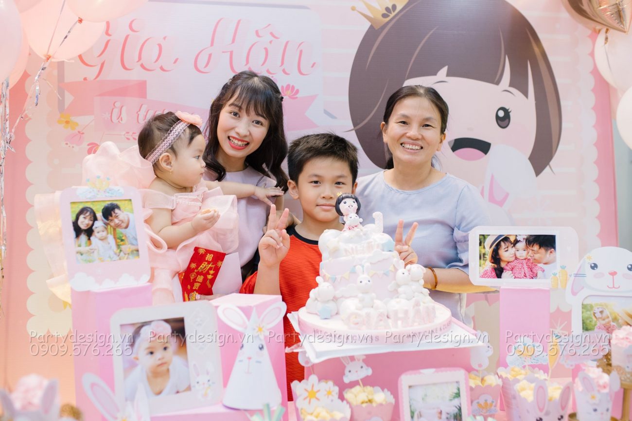 Trang trí sinh nhật tại nhà bé Gia Hân - chủ đề Thỏ