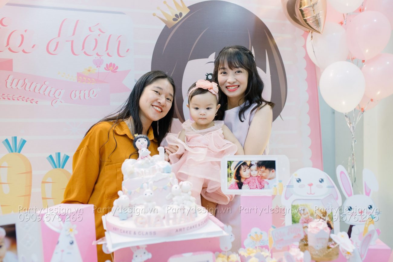 Trang trí sinh nhật tại nhà bé Gia Hân - chủ đề Thỏ
