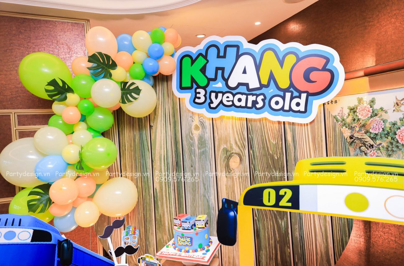 Trang trí sinh nhật Tayo xe buýt bé nhỏ – bé Phước Khang