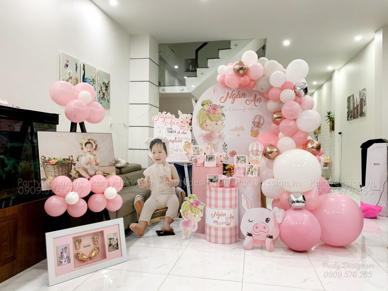 Trang trí sinh nhật màu hồng cho bé gái Ngân An