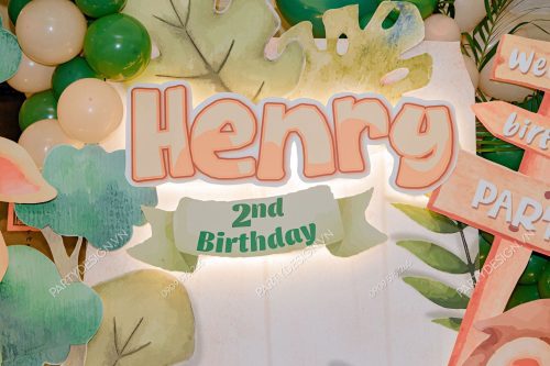 Bảng tên bé sinh nhật chủ đề Safari - bé Henry