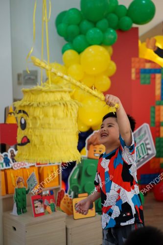 Pinata trang trí sinh nhật chủ đề Lego - bé Win