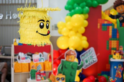Pinata trang trí sinh nhật chủ đề Lego - bé Win