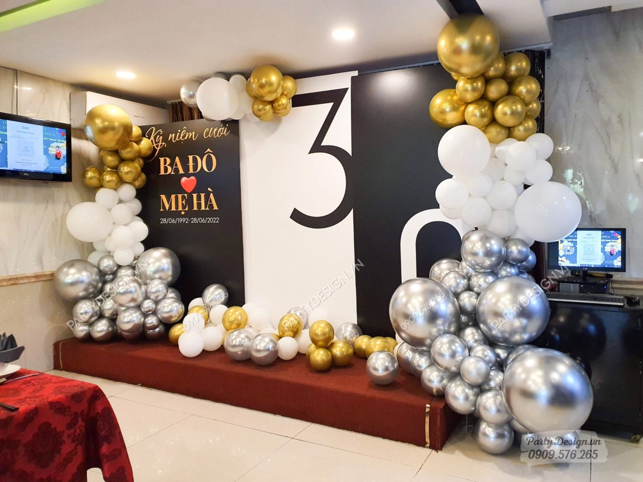 Trang trí kỷ niệm cưới tone vàng gold, bạc silver, trắng-partydesign.vn