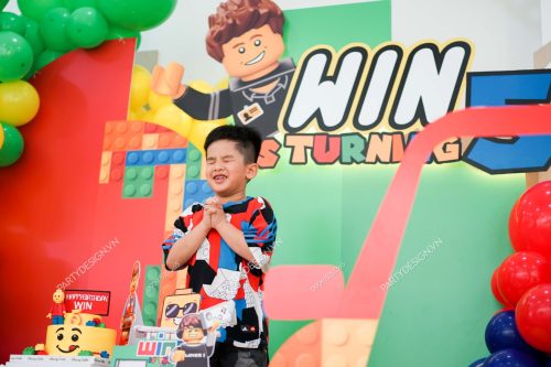 Trang trí sinh nhật chủ đề Lego - bé Win