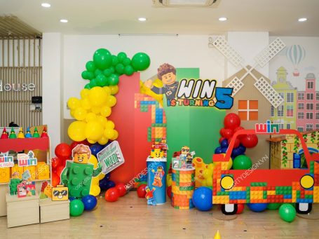 Trang trí sinh nhật chủ đề Lego - bé Win