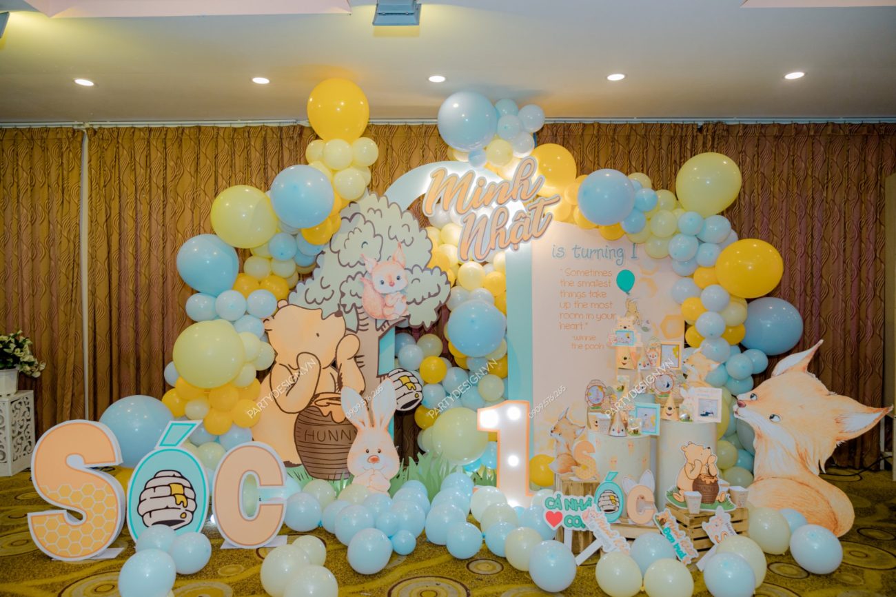 Backdrop trang trí tiệc sinh nhật chủ đề Gấu Pooh - bé Minh Nhật