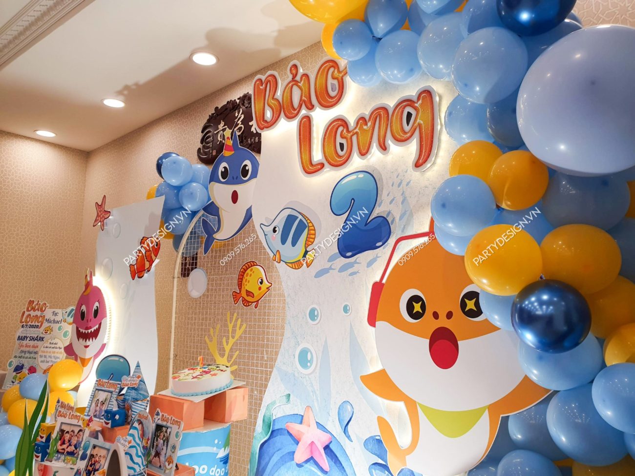 Backdrop và line bóng trang trí sinh nhật chủ đề Baby Shark - bé Bảo Long