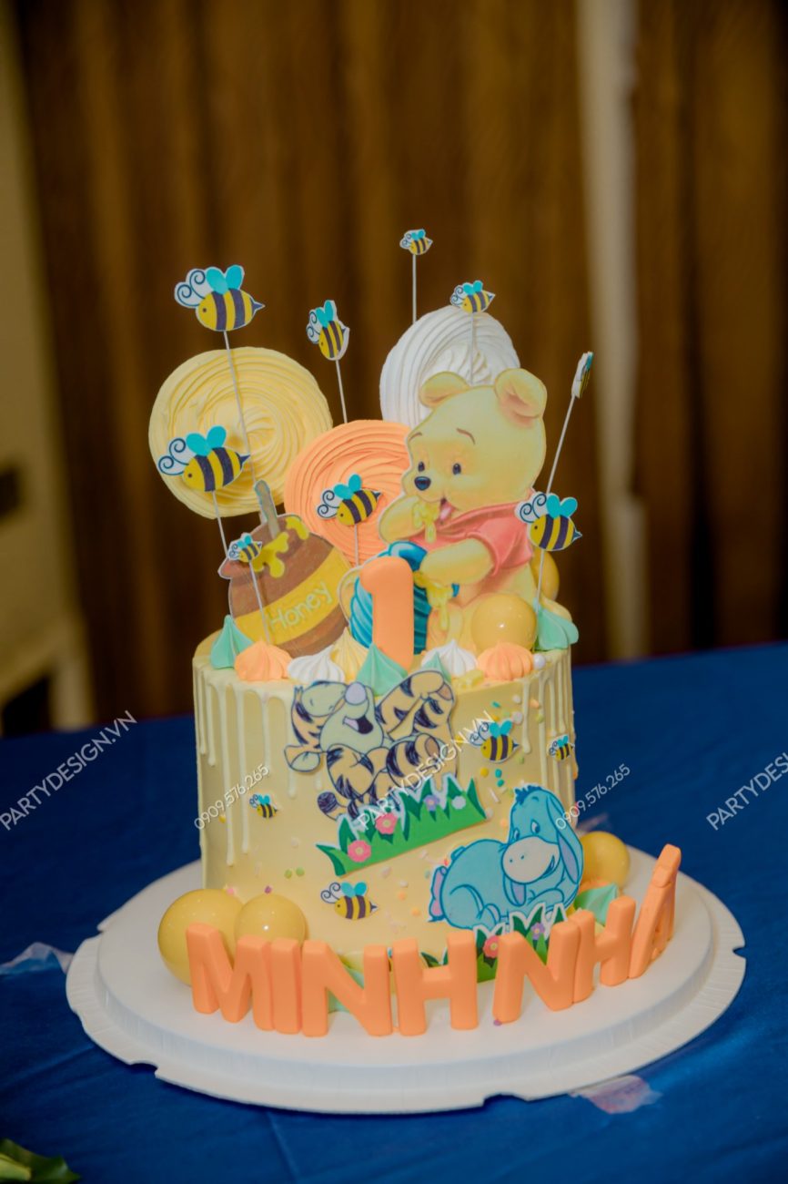 Bánh kem trang trí tiệc sinh nhật chủ đề Gấu Pooh - bé Minh Nhật