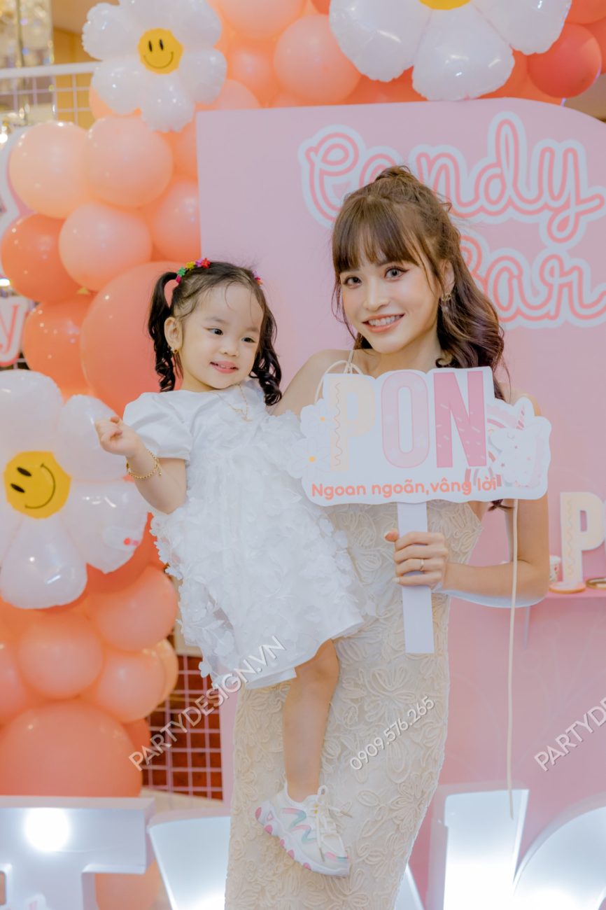 Hashtag cầm tay trang trí sinh nhật chủ đề Cầu Vòng BOHO - bé Pon