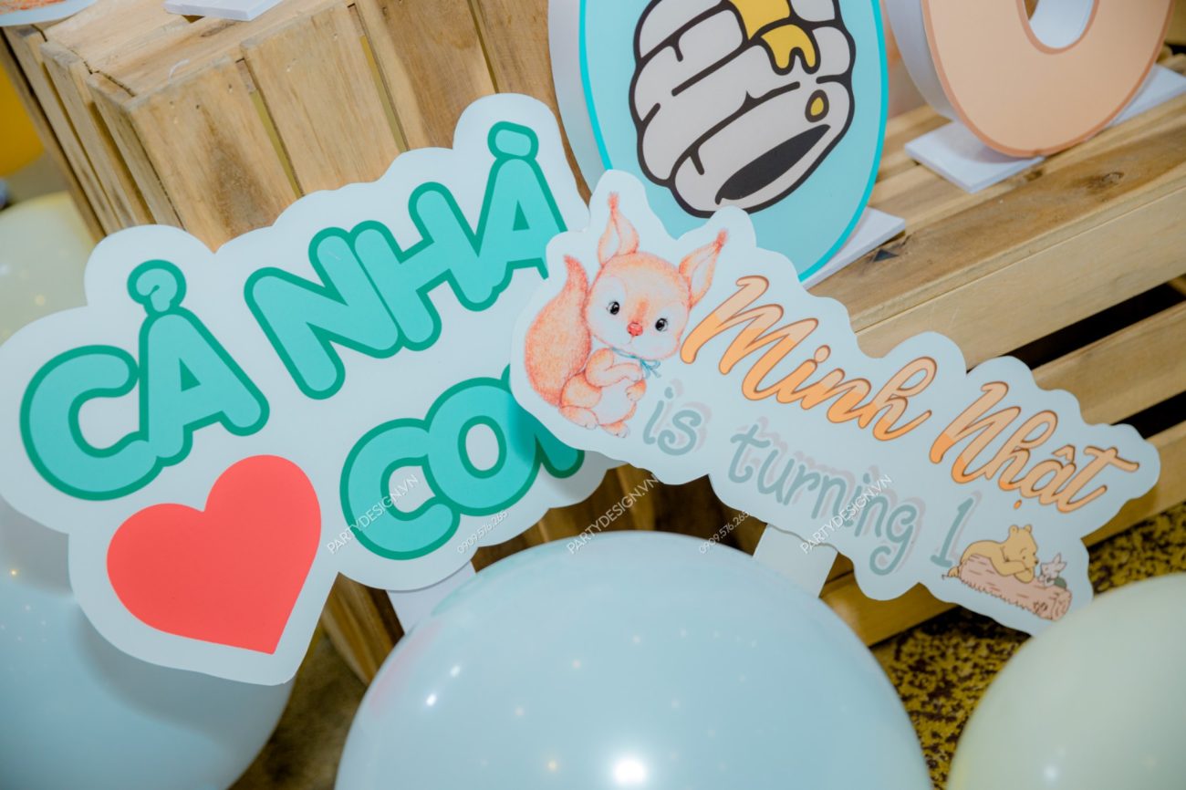 Hashtag trang trí tiệc sinh nhật chủ đề Gấu Pooh - bé Minh Nhật