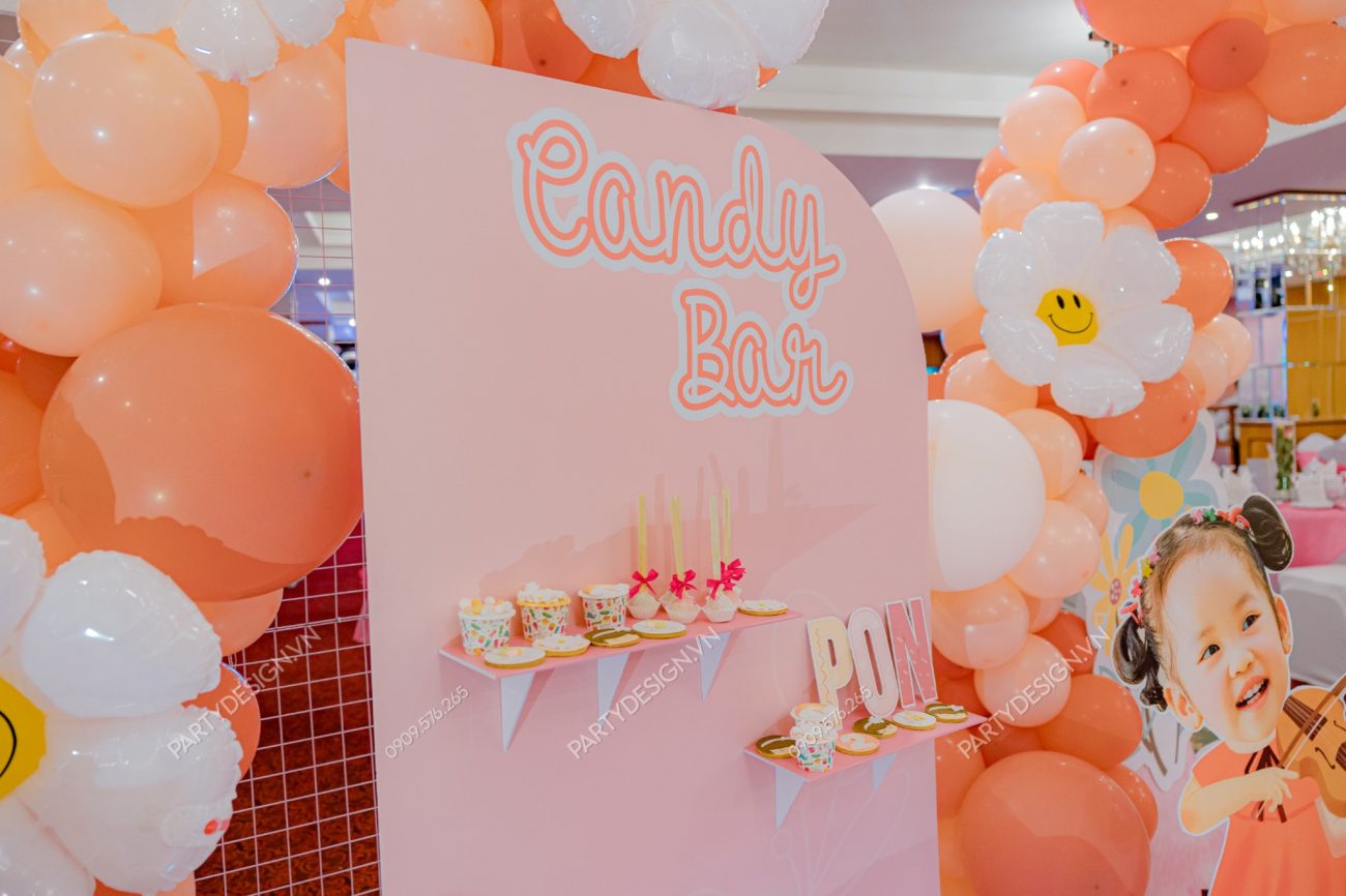 Quầy candy bar trang trí sinh nhật chủ đề Cầu Vòng BOHO - bé Pon