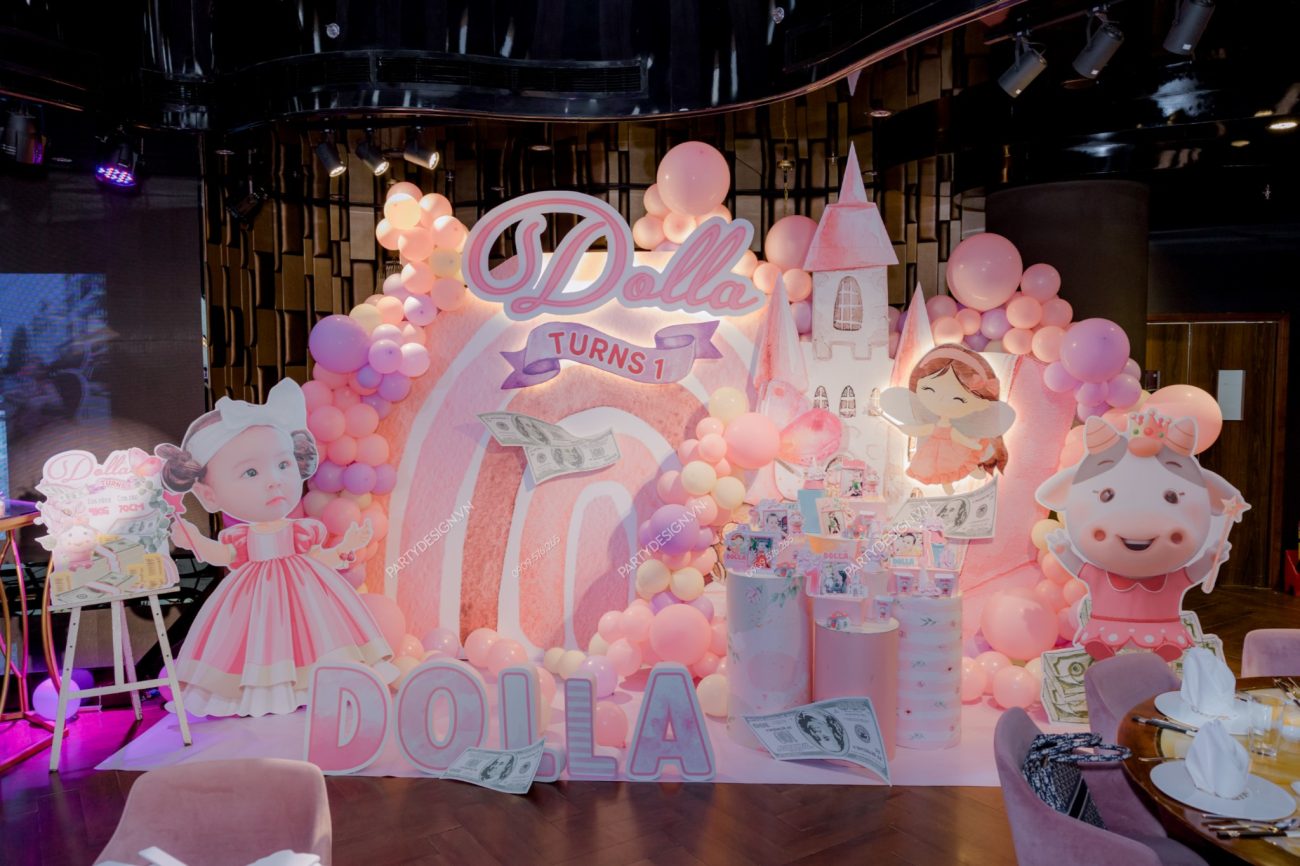 Toàn cảnh khu vực trang trí tiệc sinh nhật chủ đề Dollar & Công chúa - bé Dolla