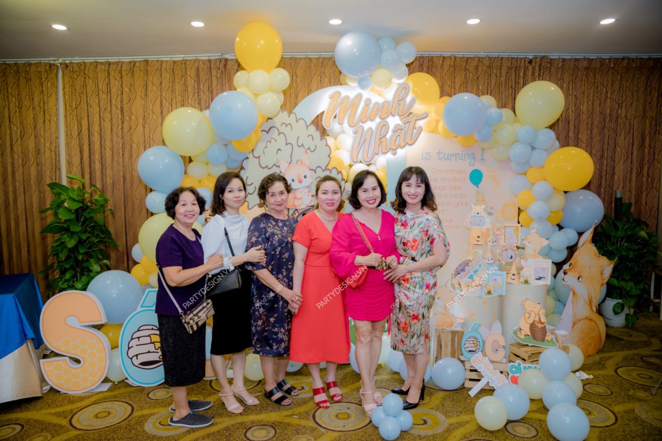 Trang trí tiệc sinh nhật chủ đề Gấu Pooh - bé Minh Nhật