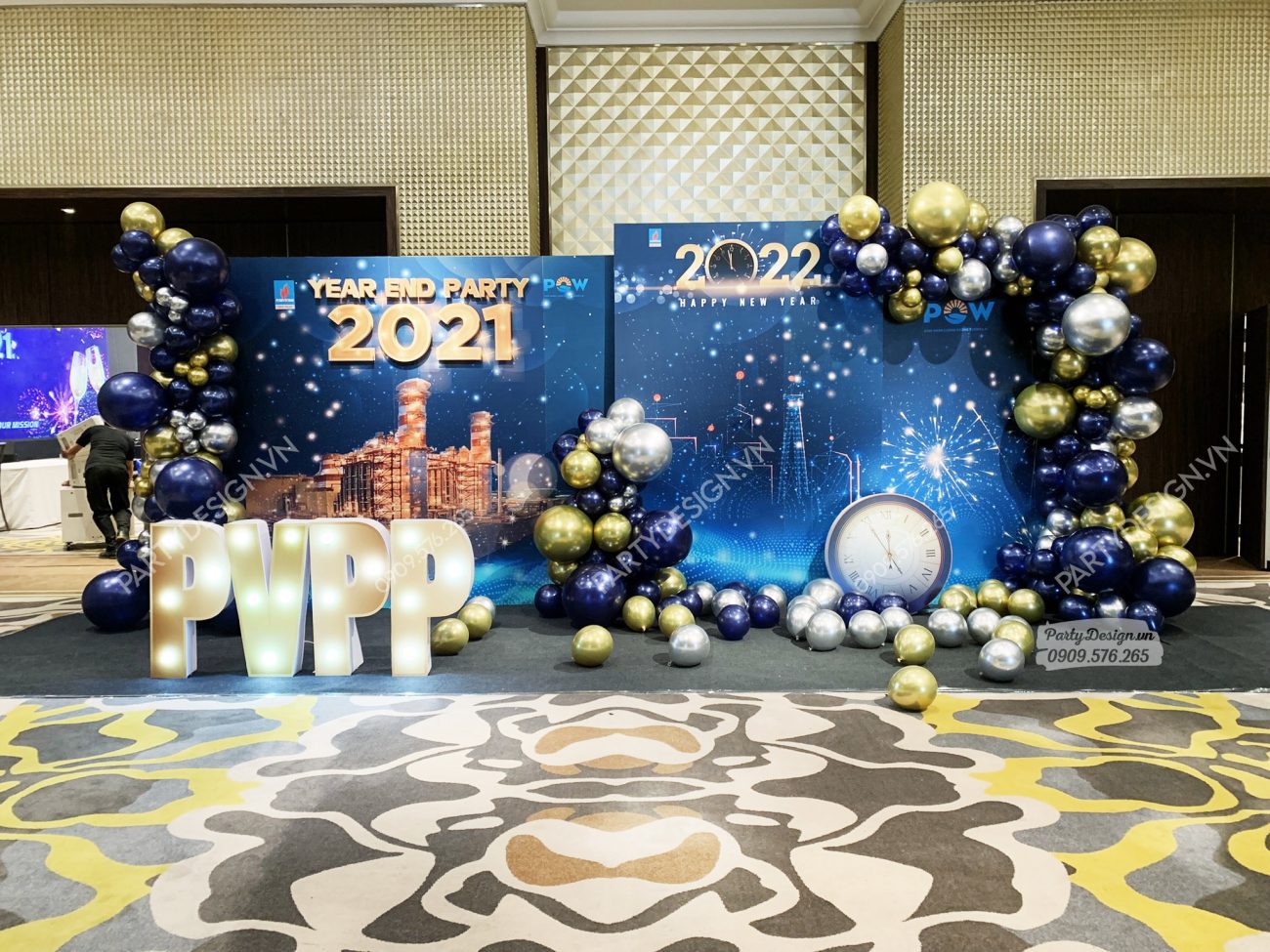 Backdrop trang trí year end party, tất niên PVI 2021, kèm line bóng (3)