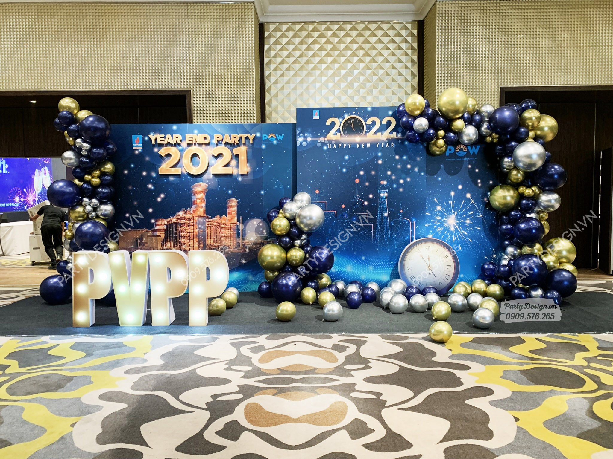 Backdrop trang trí year end party, tất niên PVI 2021, kèm line bóng (3)