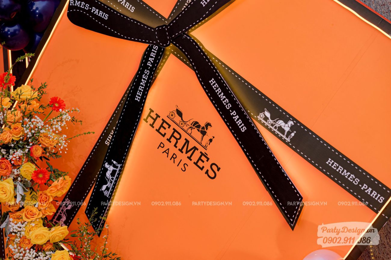 Chi tiết trang trí tiệc sinh nhật chủ đề Hermes - bé Jolene