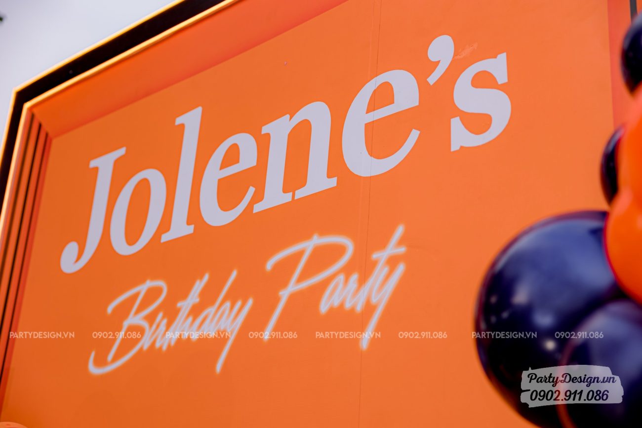 Chi tiết trang trí tiệc sinh nhật chủ đề Hermes - bé Jolene