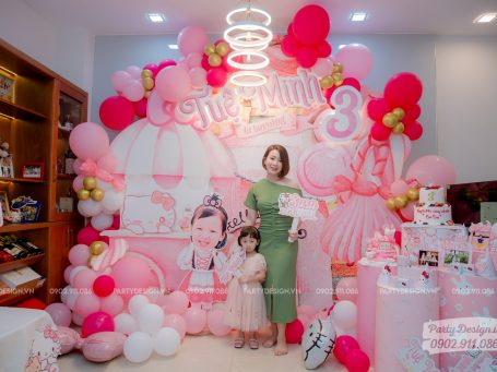 Trang trí tiệc sinh nhật chủ đề Hello Kitty - bé Tuệ Minh