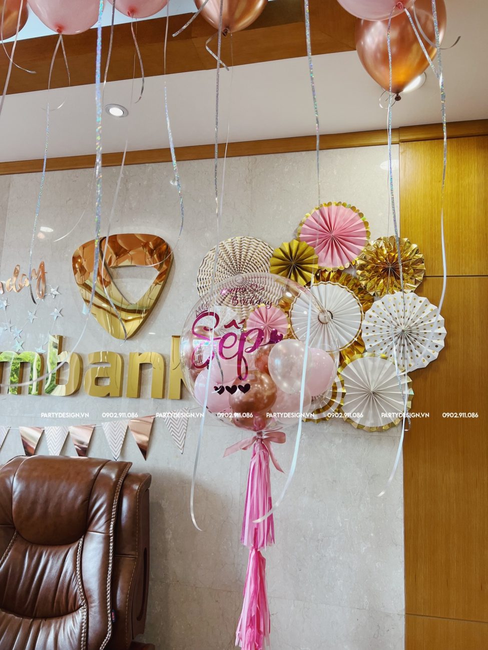 Bóng Jumbo trang trí sinh nhật sếp Vietcombank, tone hồng rose gold