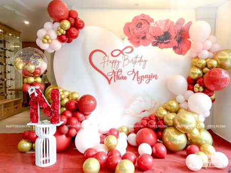 Trang trí sinh nhật cho vợ với backdrop trái tim