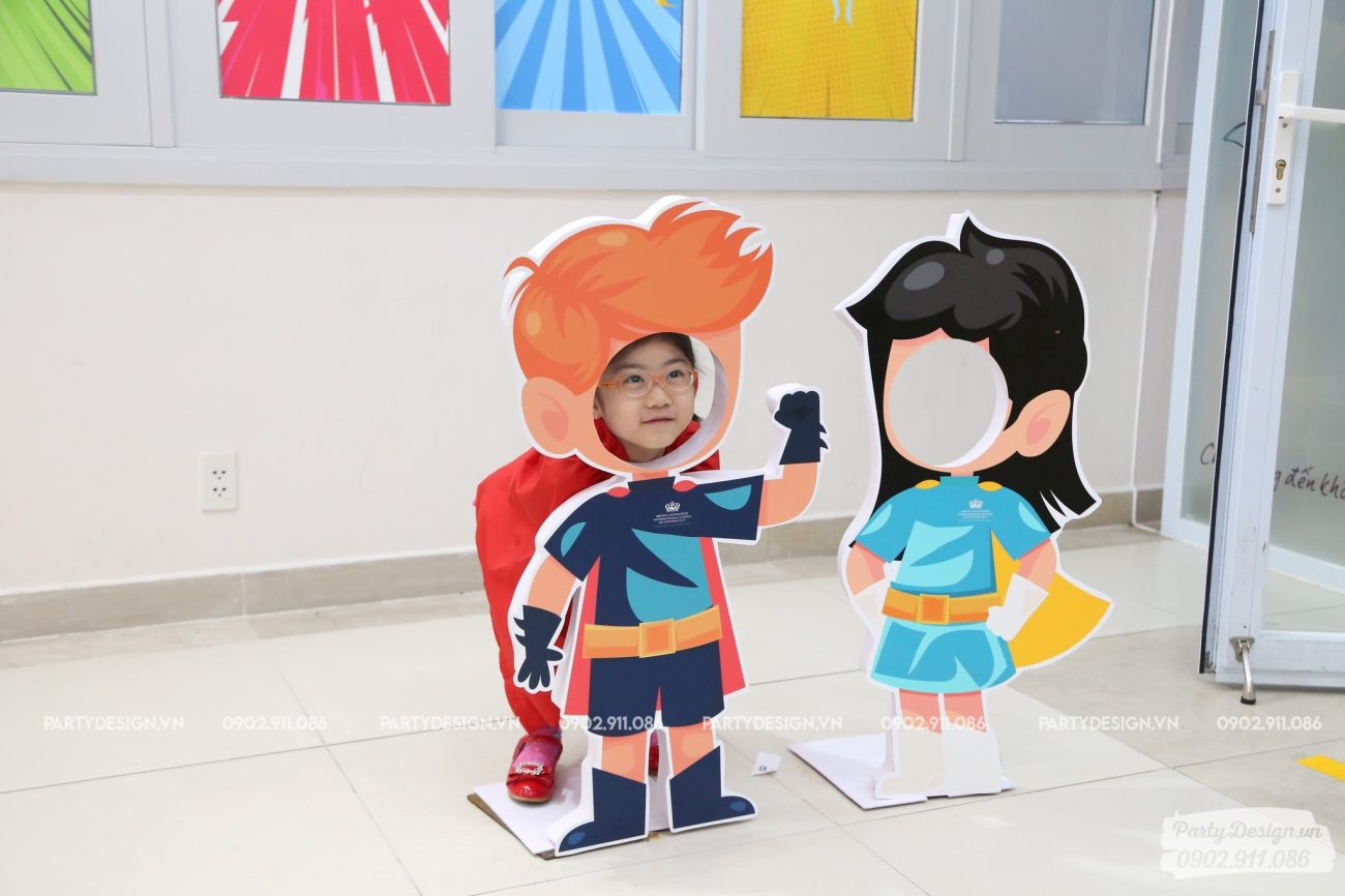 Standee khoét mặt dễ thương dành cho sự kiện tại trường