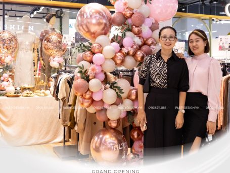 Trụ bong bóng uốn cong độc đáo cho khai trương J-P Fashion