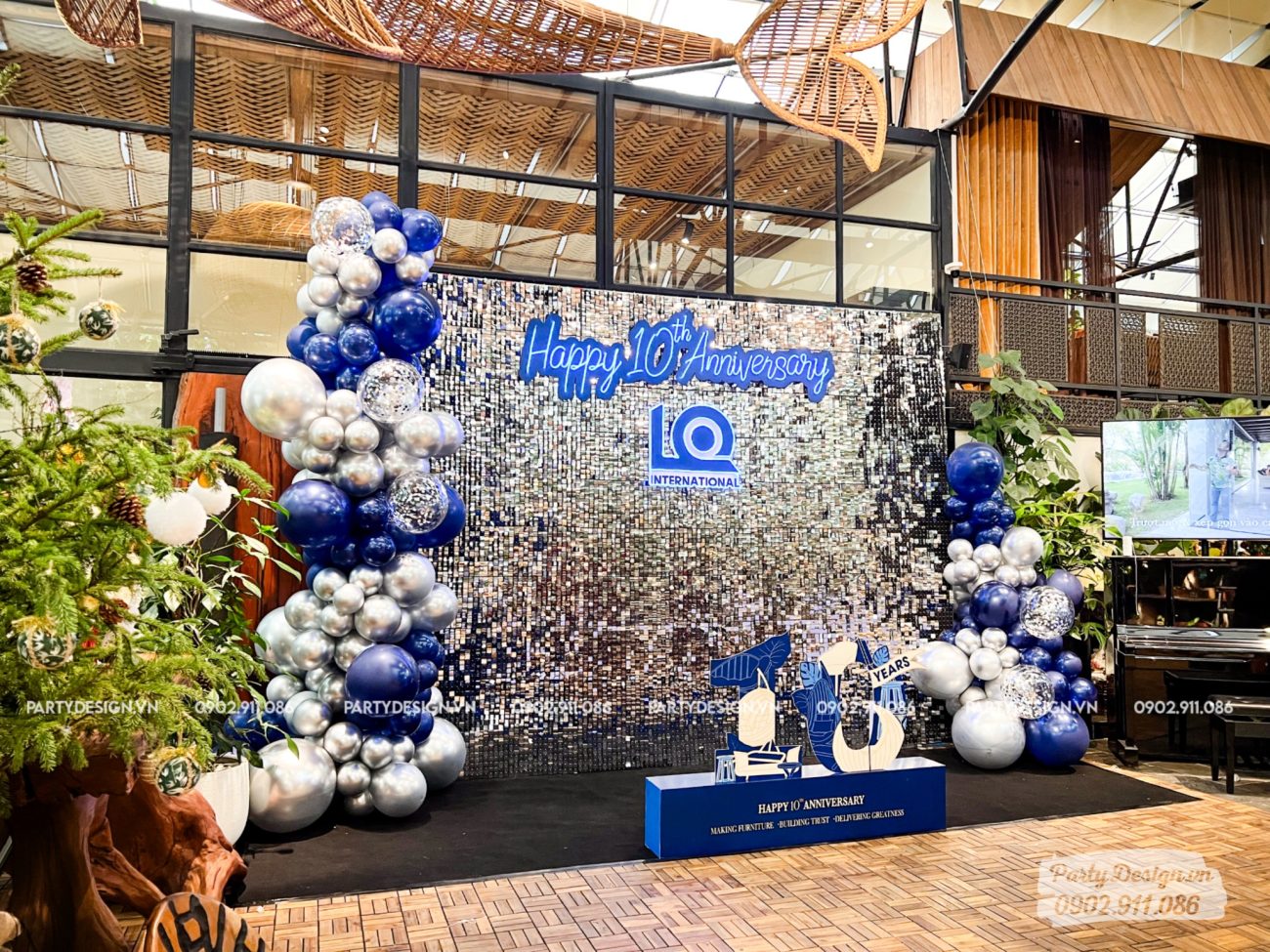 Backdrop Sequin kèm bộ chữ dựng, happy 10th anniversary LQ International (2)