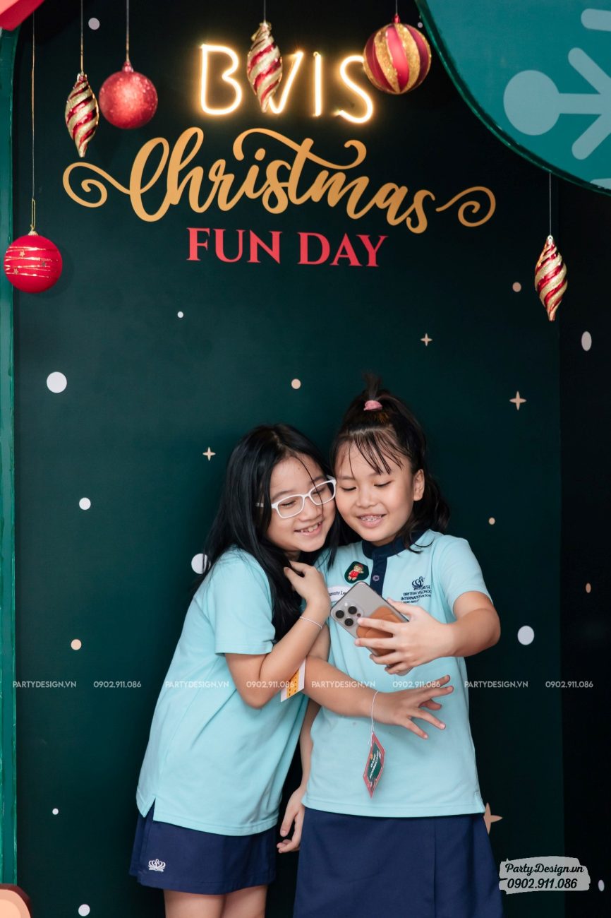 Photo Booth Giáng Sinh dạng box có thể đứng vào được (2)