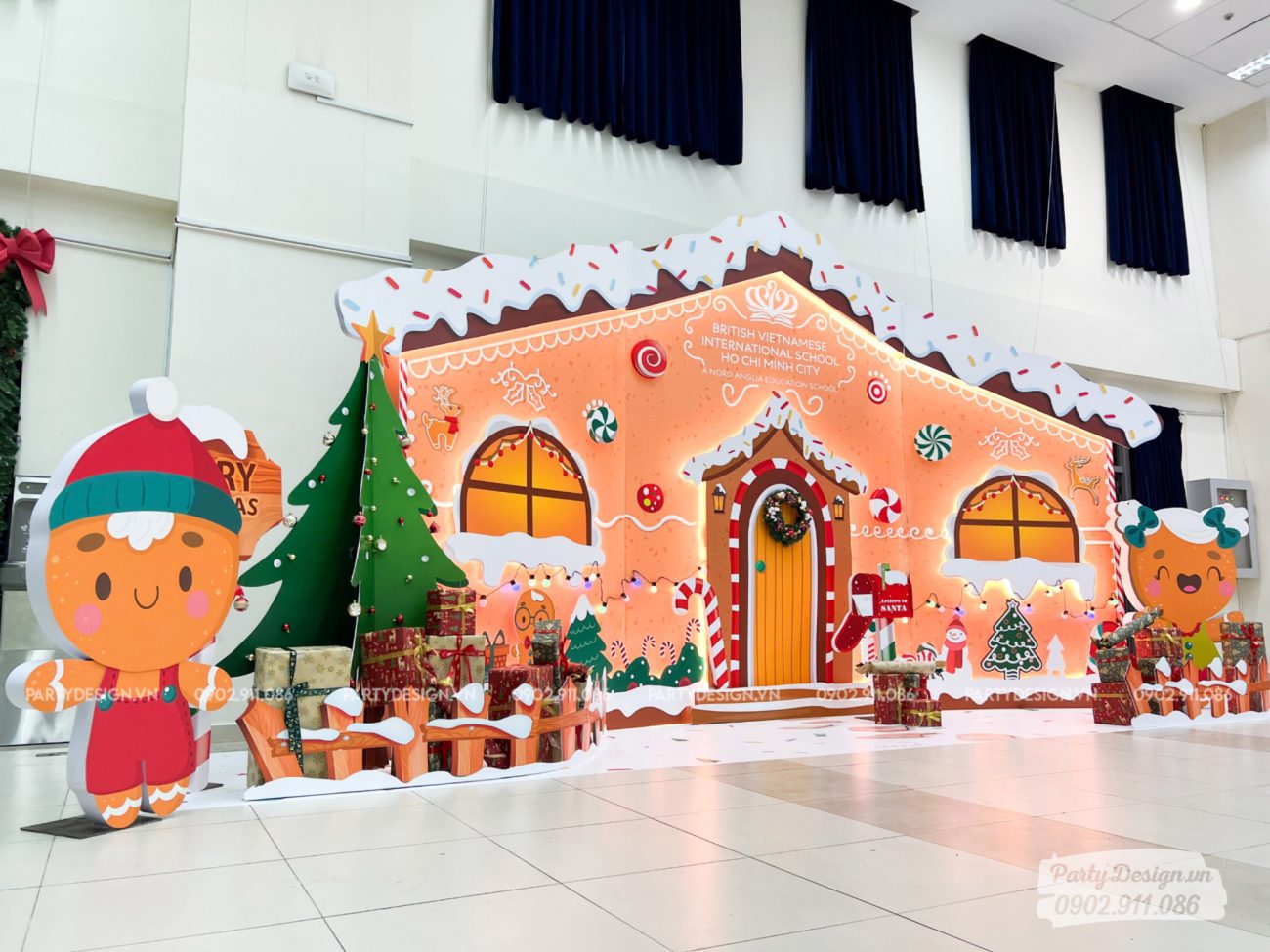 Trang trí backdrop Giáng Sinh sự kiện BVIS Christmas Fun Day (2)