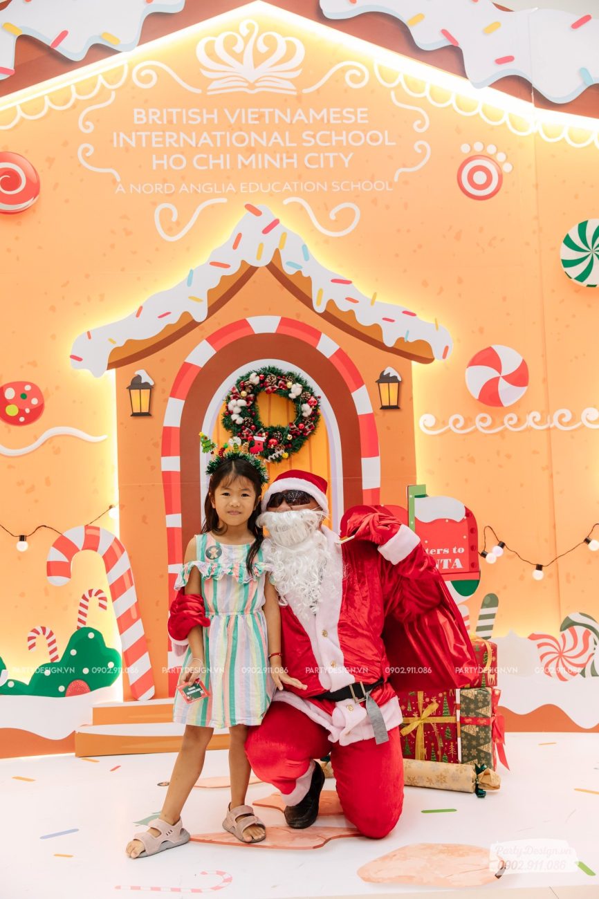 Trang trí backdrop Giáng Sinh sự kiện BVIS Christmas Fun Day (5)