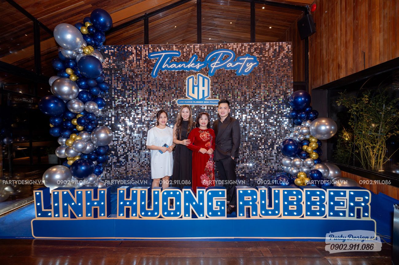 Trang trí tiệc thân mật sang trọng với backdrop sequin, tiệc Thanks Party Linh Hương Rubber (3)