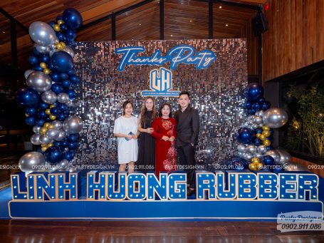 Trang trí tiệc thân mật sang trọng với backdrop sequin, tiệc Thanks Party Linh Hương Rubber (3)