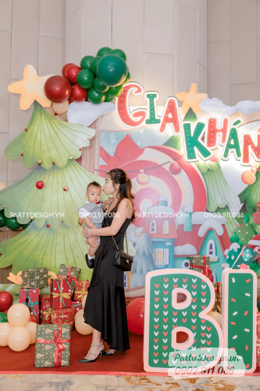 Backdrop trang trí chủ đề Giáng Sinh, Xmas mừng thôi nôi bé Gia Khánh (16)