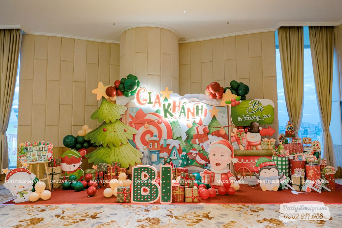 Backdrop trang trí chủ đề Giáng Sinh, Xmas mừng thôi nôi bé Gia Khánh