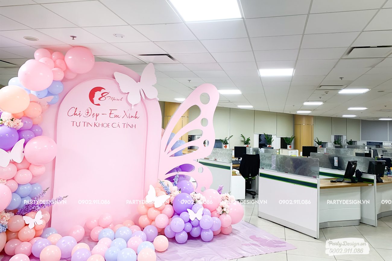 Trang trí backdrop ngày quốc tế phụ nữ 8 tháng 3 tone hồng tại Vietcombank 2