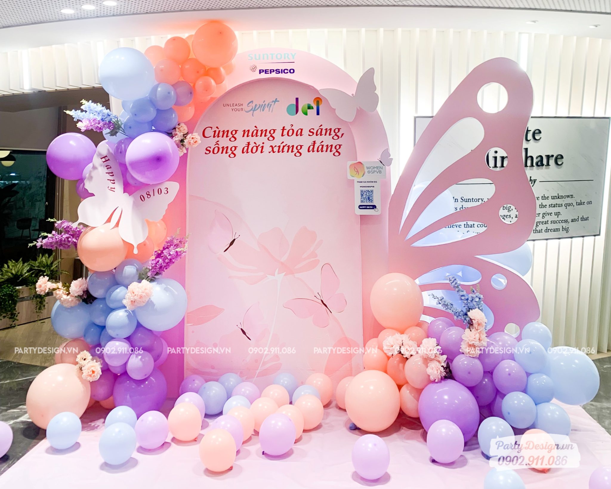 Trang trí backdrop quốc tế phụ nữ tone hồng tại Suntory Pepsico
