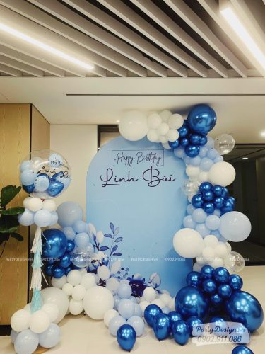 Backdrop khai trương dạng cung vòm U ngược, màu xanh navy và trắng, xanh chrome