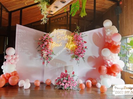Backdrop tone hồng pastel có đèn LED sinh nhật 50 tuổi - Sang trọng và ấm áp